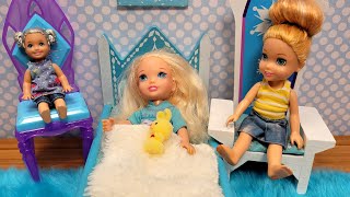 Little Elsa gets a cold  Elsa amp Anna toddlers  Barbie dolls [upl. by Amaj]