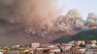 Pauroso INCENDIO devasta il Monte Serra Pisa Soccorritori in azione [upl. by Brause]