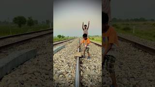 Bachay nay train ka hadsa say bacha Liya😱 trending ytshorts liveindia shorts pakistan [upl. by Dianne]