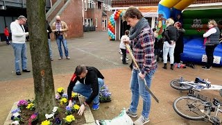 Wethouders Dijkman en Hamerslag helpen tijdens NL Doet  Wijkcentrum de Hoek  Spijkenisse 2017 [upl. by Haras]