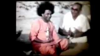 SATHYA SAI BABA Video  In Dwaraka Baba pulls out Krishna Idol from sands [upl. by Bruckner198]