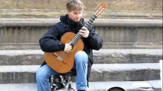 Tadeusz Machalski playing guitar at the Uffizi Gallery  Florence [upl. by Filberte742]