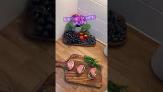 БРУСКЕТТА С САЛЯМИ ОЧЕНЬ ВКУСНАЯ ЗАКУСКА shortsrecipe shorts bruschetta [upl. by Bithia665]