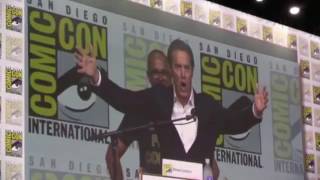 Kyle Maclachlan says HELLO  Comic Con 2017 [upl. by Nonnaer]