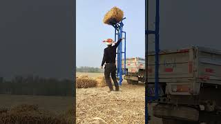 Automatic sensing square grass bundle straw loading vehicle artifact [upl. by Leumas]