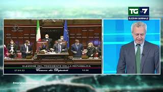 Quirinale il cameraman cade e Pier Ferdinando Casini lo assiste quotTi sei fatto malequot [upl. by Nisotawulo]