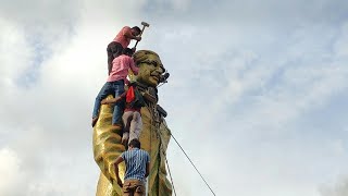 Bangladesh protesters vandalise former leaders statue as military takes control  AFP [upl. by Noirb]