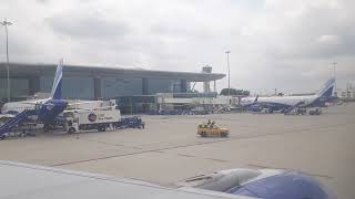 Airport lo landing enta slow ga autundi chudandi bangalore lo edi chala unai [upl. by Ahsinned]