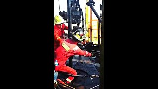 Floorman Working on Rig Floor rig ad drilling oil tripping [upl. by Hike218]