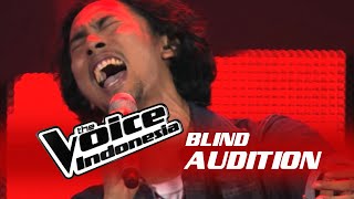 Ahmad Rhezanov quotCukup Siti Nurbayaquot  The Blind Audition  The Voice Indonesia 2016 [upl. by Arihs741]