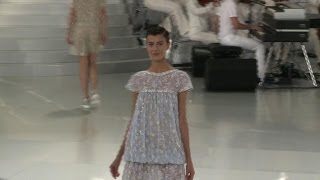 Haute couture Lagerfeld dévoile une collection Chanel lumineuse [upl. by Mcadams]