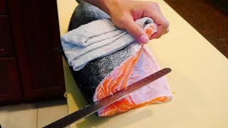 How to Fillet Salmon for Sushi with Special Knife  三文鱼寿司  サーモン寿司 [upl. by Jo-Anne]