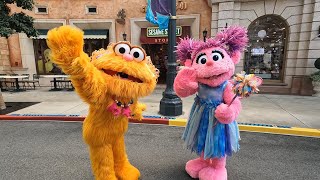 Abby amp Zoe greeting 872022 sesame street friends [upl. by Oinotnaocram]