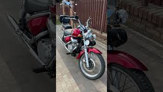 Suzuki Intruder 125 [upl. by Yneffit]