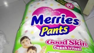 Review unboxing diapers MERRIES pants cegah iritasi produk bagus dan teruji klinis [upl. by Alyakem]