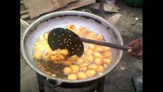 Nigerian Food howto make Akara Lagos streetstyle [upl. by Atibat496]