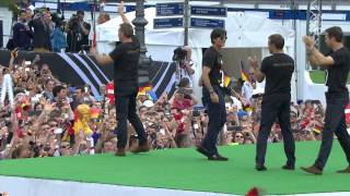 WM 2014  Empfang der deutschen Nationalmannschaft in Berlin [upl. by Nnaassilem201]