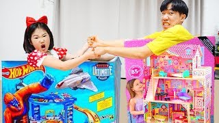 보람이와 또치의 핫휠 인형의집 장난감 놀이 Hot Wheels and Dollhouse Toys [upl. by Einahpet703]