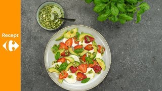 Salade avocat mozzarella et fraises bio [upl. by Tamsky]