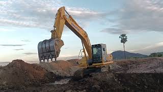 KOMATSU PC210 Excavator Soil Loading To The Canal Bank excavator komatsu komatsuexcavator [upl. by Niuqaoj]