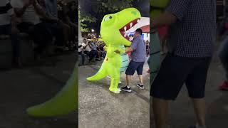 Asta el Dino LE ENTRO bailando divertido humor chistes comedy alegria memes mexico comedia [upl. by Annadal]