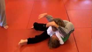 5 und 7 Jahre alte Kids beim Grappling [upl. by Amalbergas925]