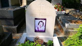 TOMBE D ANNIE GIRARDOT AU CIMETIERE DU PERE LACHAISE [upl. by Butch]