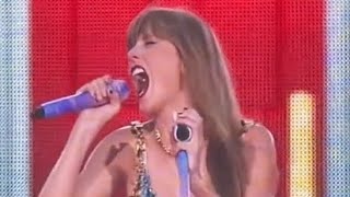 Taylor Swift SCREAMING to ERRORS at The Eras Tour  Commentary [upl. by Ramas]