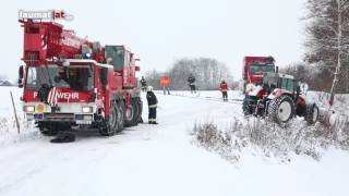 Traktor kam beim Schneeräumen in Sipbachzell von der Fahrbahn ab [upl. by Ambrosius915]