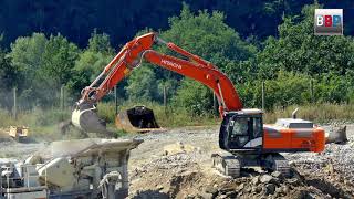 HITACHI ZAXIS 350 LCN Fills Crusher  Befüllt Brecher Quarry  Steinbruch Germany 2018 [upl. by Elyod]