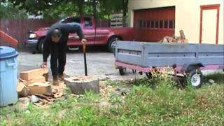 Wood splitting with a maulThe Fiskars X27 super splitter [upl. by Ecnarf287]