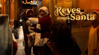 REYES CONTRA SANTA  Clip 4 quotLos Reyes entregan los regalosquot [upl. by Llemmart]