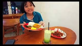 VLOGSMPN2SUKOWONOClaire Griselda SavilaGrilled Fried Chicken [upl. by Garlan763]