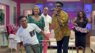 Kofi Kinaata performs Effiakuma Love On Onua Show Time With Mcbrown [upl. by Nodnal542]