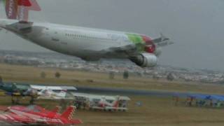 TAP Airbus A310 Low Pass Turn  Portugal Airshow 2007 Evora Uncut HD Version [upl. by Dominga]