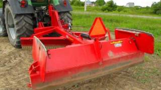 Manoeuvrable Grader Scraper  Gratte niveleuse maniable [upl. by Goodrich]