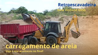 Retroescavadeira New Holland B95B carregamento na alta maquinaspesadas tratoresnewholland [upl. by Elsilrac]