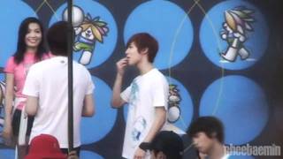 605 more JungTae moments  Minho stroking Taemins hair fancam on lT rec0rding [upl. by Adanama920]