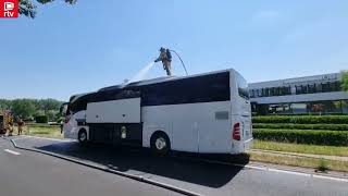 35 kinderen tijdig uit brandende bus gered op N16 [upl. by Arykat238]