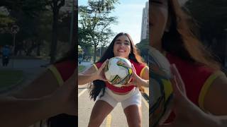 La patinadora futbolista si existe jajaj [upl. by Anawed]