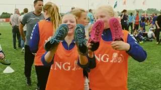 ING en de KNVB organiseren Oranje Fandag [upl. by Zitah694]