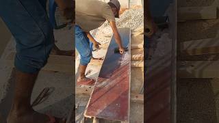 Shuttering oil Kaise lagaen buildingconstruction work shortvideo YouTubeshorts viralshots [upl. by Torre]