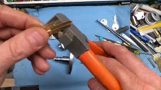 making key for T Handle lock with Lishi Cutter [upl. by Jankey]