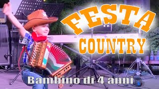 Bambino di 4 anni FENOMENO DA NON CREDERE suona lorganetto e fa lo SHOWMAN FESTA COUNTRY SCACCHIA [upl. by Eivets]