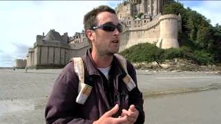 1200 pélerins pieds nus dans la baie pour rejoindre le MontSaintMichel [upl. by Hairacaz]