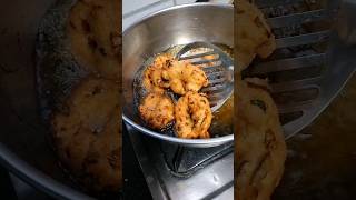 🍪 crispy medu vada recipe 🍪 south indian donut 🍩 yummy and tasty evening snacks vada food shorts [upl. by Adal575]