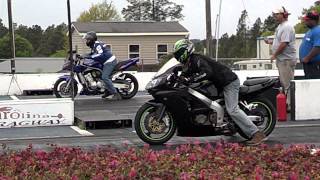 Kawasaki zzr600 vs Yamaha Fz1 drag race [upl. by Zanlog397]