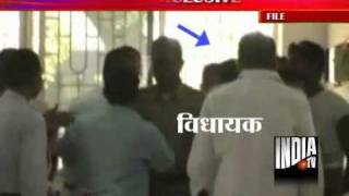 RJD MLA Slaps District Official In Jharkhand [upl. by Boarer47]