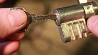 Random picking at a wafer half euro lock [upl. by Godfrey]