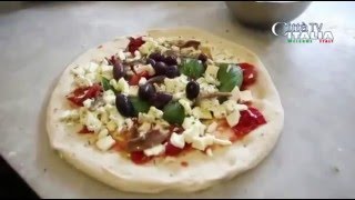 La video ricetta di Gino Sorbillo della vera pizza napoletana [upl. by Onirotciv889]